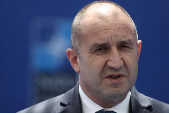 Бугарскиот претседател Румен Радев објави дека утре ќе поднесе оставка