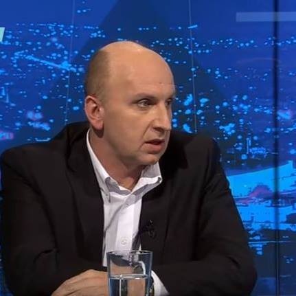 ДУКОВСКИ СО ПОФАЛНИ ЗБОРОВИ: „Адвокатот на Мадуро живее, дише и спие со кривичните судења“