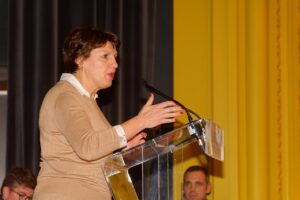 Министерката за земјоделство на Франција изјави дека заканите на Трамп со царини за увозот на француско вино и шампањ се недозволиви и брутални