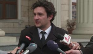 Пешевски: Или стимулираш или дестимулираш, а не со мој пари стимулираш тутун и за мој пари ме казнуваш ако го користам!