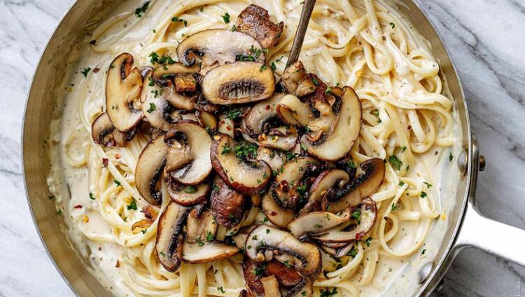 РЕЦЕПТ НА ДЕНОТ: Кремасти тестенини со печурки