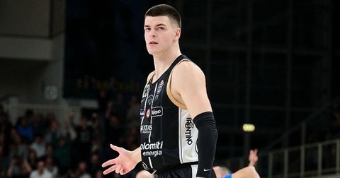 Јакимовски со „дабл-дабл“ го реши Бешикташ во Еврокупот