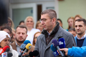 (ВИДЕО) Мицкоски: Стоиме зад аругментите на САД за Мадуро, кога меѓународното право се кршеше за Македонија сите молчеа