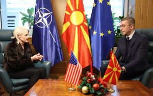 Трамп им се закани на сите земји кои нема да го поддржат за Гренланд