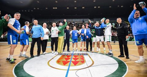 ВИДЕО: Ракометните легенди со честитки за 70-от роденден на Пелистер!