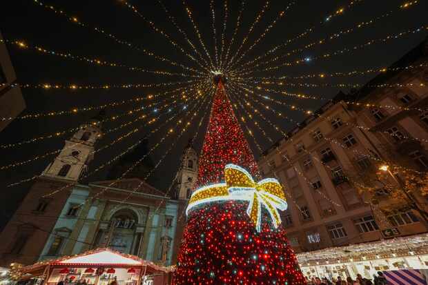 Божиќниот маркет во Будимпешта ја испиша историјата, најдобар во Европа четврти пат по ред