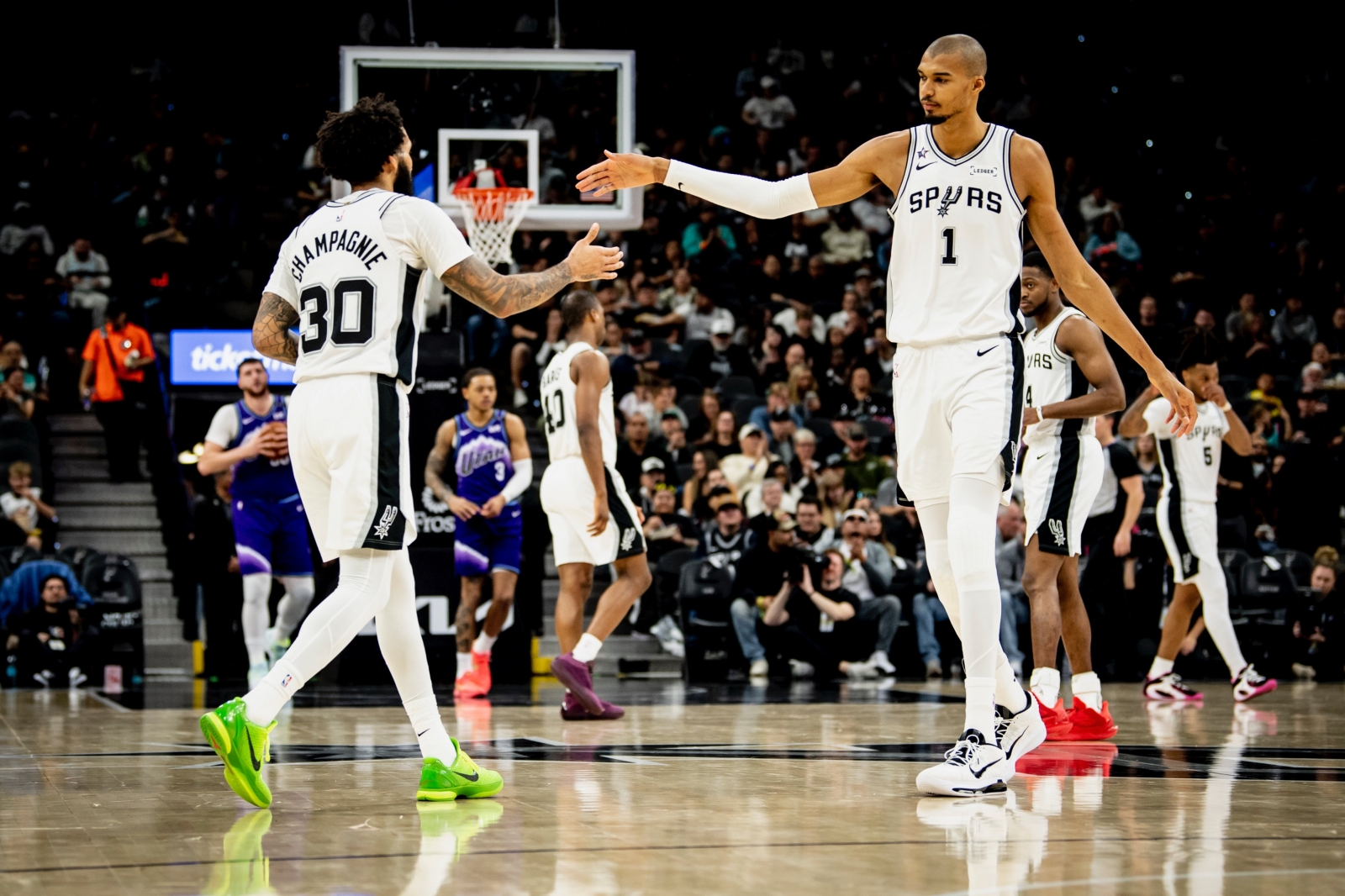 Вембанјама како Кари – ѝ даде седум тројки на Јута (ВИДЕО)