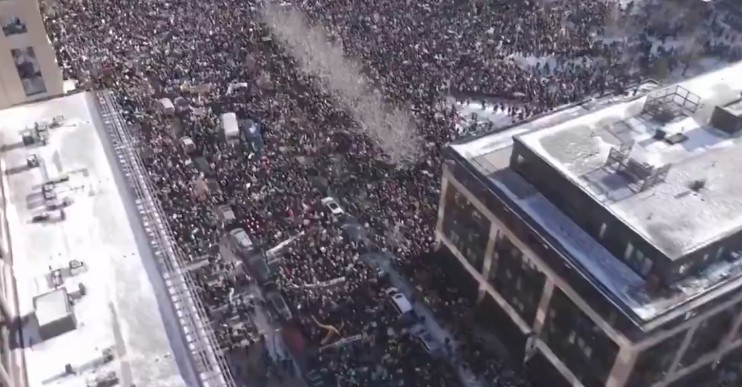 МАСОВНИ ПРОТЕСТИ ВО АМЕРИКА ПО ПУКАЊЕТО ВО МИНЕСОТА - Пентагон подготвува војници