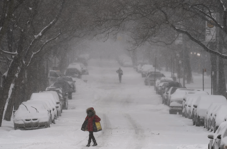 Снег и силни ветрови ја парализираа Грција: Затворени училишта, стопиран поморски сообраќај
