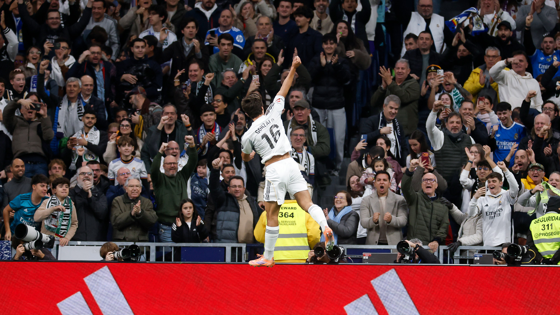 Гонзало Гарсија е херојот на Реал, хет-трик за убедлива победа над Бетис! (ВИДЕО)