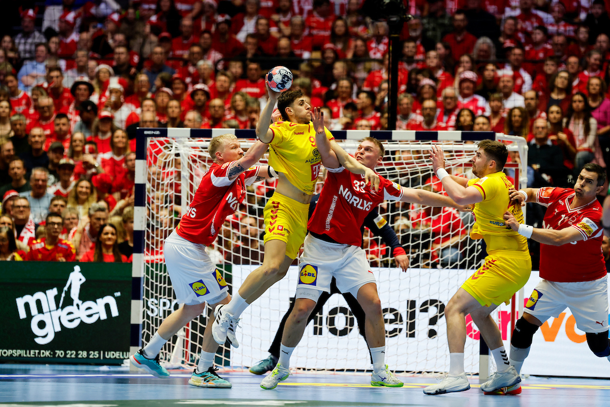 „Вербата и желбата да гинеме еден за друг беа клучни“