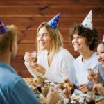 Луѓето родени помеѓу Божиќ и Нова година смислиле генијална идеја за славење на роденденот