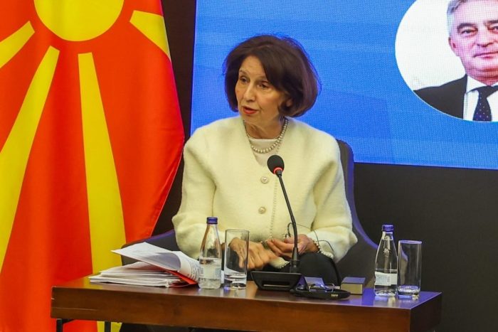 СИЉАНОВСКА ДАВКОВА: Нема промени во односите со САД, одлуката за визите е заради рестриктивната политика кон имиграцијата