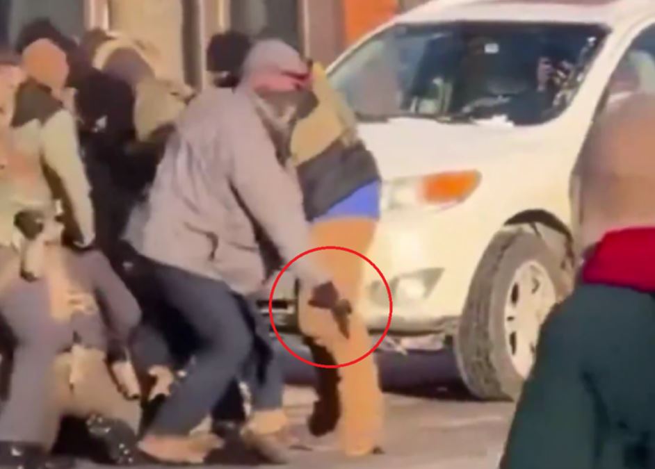 (Видео) Се појавија снимки од пукањето во Минеаполис кога агенти за имиграција убија маж