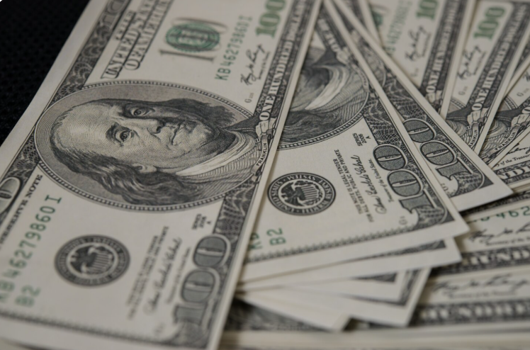 Држава со закон ги мотивира граѓаните парите кои ги чувале „под перница“ да ги стават во банка