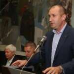 Румен Радев поднесе оставка до Уставниот суд, Илијана Јотова ја презема функцијата претседател на Бугарија