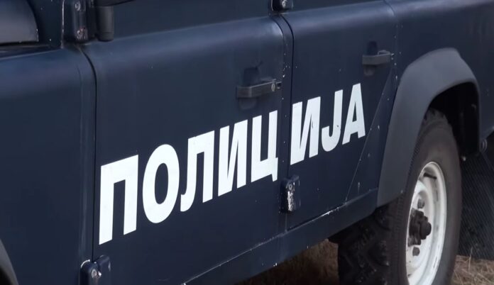 Скопјанка нападнала полицаец и му се заканувала пред полициска станица