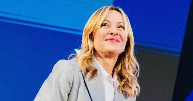 МЕЛОНИ ГО ПОДДРЖУВА ПРЕДЛОГОТ НА МАКРОН ЗА РАЗГОВОРИ НА ЕУ СО КРЕМЉ, НО ОДБИВА ДА ПРАТИ ВОЈСКА ВО УКРАИНА