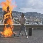 Момче ја запали статуата на Кристијано Роналдо (Видео)