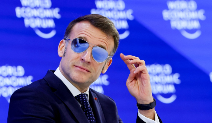 Макрон предлага забрана за користење на социјалните мрежи за лица под 15 години