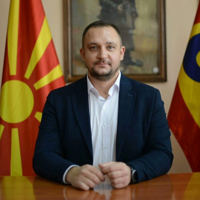 ВМРО-ДПМНЕ: На Трендафилов, Пешевски и Деаноски поважни им се партиските директиви оти земаат 80.000 ден. плата и плус додатоци