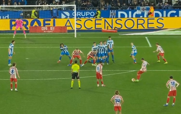 Гризман изведува слободен, голманот споменик