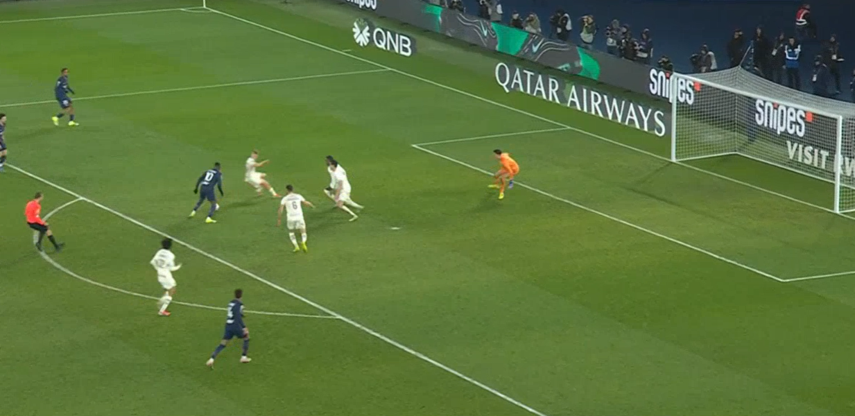 Генијанен потег: Четворица го чуваа Дембеле, а тој го постигна еден од најубавите голови (Видео)