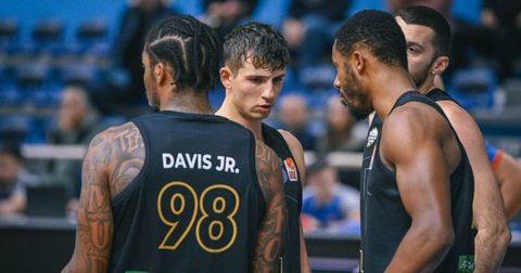 Одлична партија на Дејвис, ТФТ во вториот дел го надигра Кожув