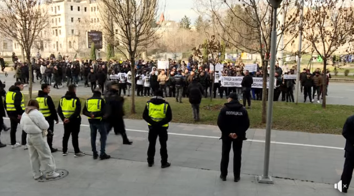 Блиски на Фатон Љури протестираа пред Кривичен поради затворската казна