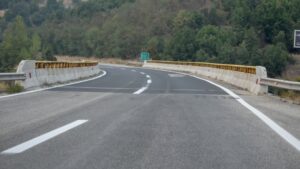 Нормализиран сообраќајот на патниот правец Скопје – Штип, откако се запали тешко моторно возило