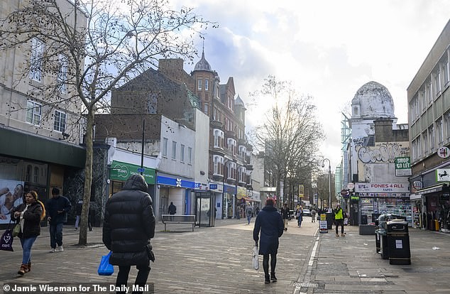 Ова ли е иднината на Сејф Сити? Жителите на Велика Британија поделени околу првите постојани камери за препознавање лица, додека полицијата се фали дека фаќа криминалци на секои 34 минути