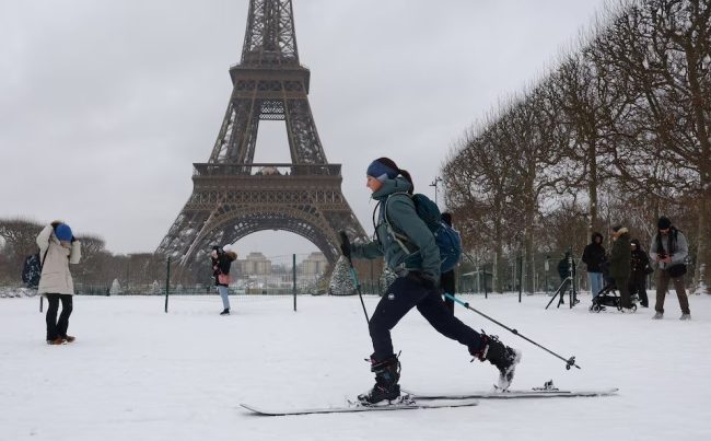 СНЕЖНАТА БУРА ГОРЕТИ ЈА ЗАТРУПА ЗАПАДНА ЕВРОПА