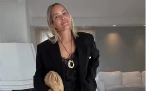 (ВИДЕО) МОДА ЗА 2026 ГОДИНА: Елеганција во движење – свилени здолништа, трендови од 80-тите и панталони што мора да ги имате