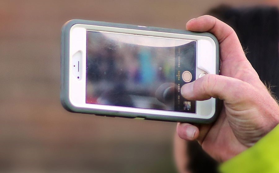 Снимал со мобилен тепачка на жени во трговски центар