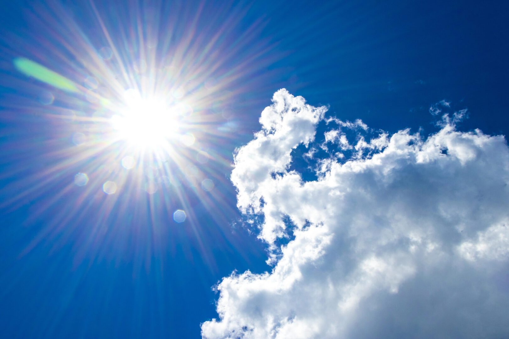 Руски научници открија голема коронална дупка на Сонцето