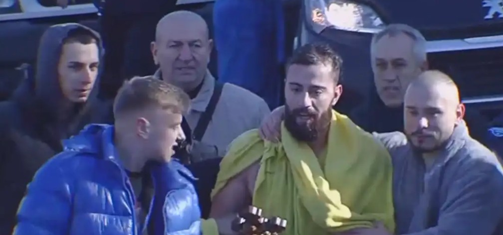 Дарко Митровиќ го фати крстот во водите на Вардар во Скопје