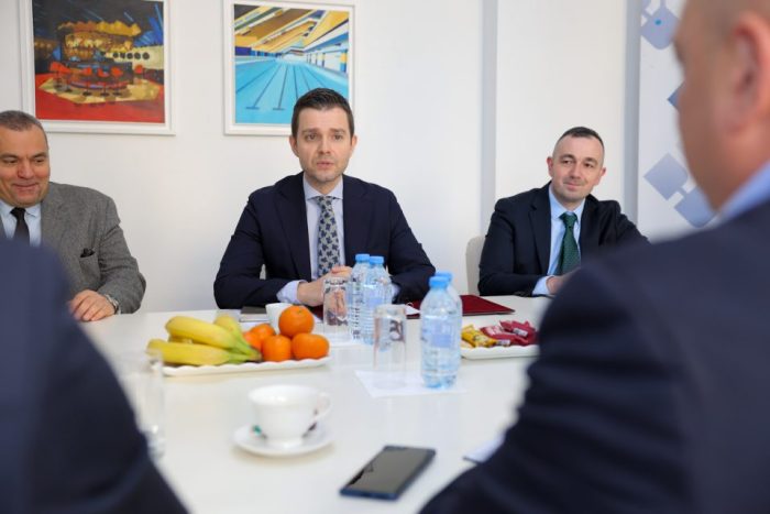 МУЦУНСКИ: САД го ставија на пауза издавањето само на иселеничките визи, но не е и за студенти, бизнисмени, туристи и слично