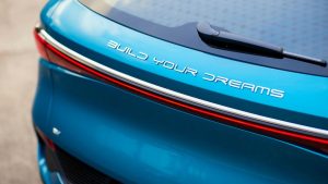 Тесла по две години во постојан пад му ја препушти шампионската титула на кинески Би Уај Ди