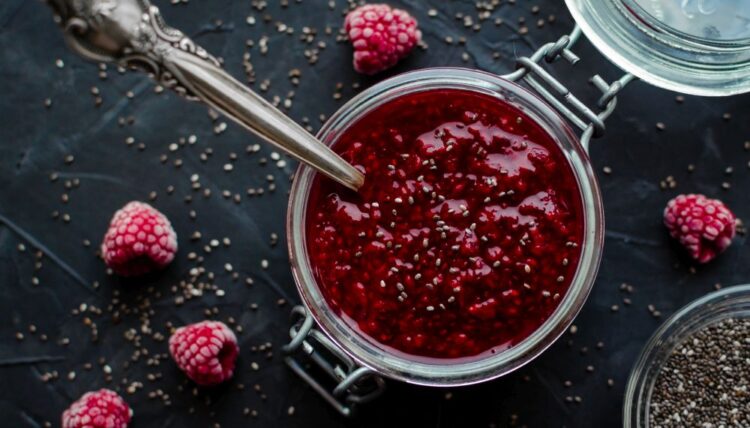 РЕЦЕПТ НА ДЕНОТ: Џем од малини и чиа