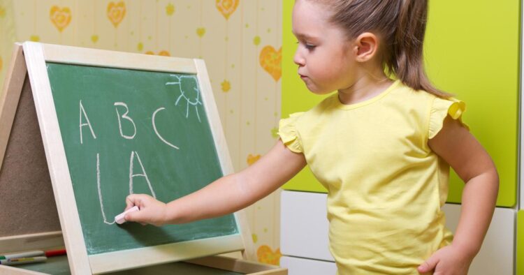 Дали детето мора да знае да чита и пишува пред поаѓање во градинка?