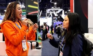 (ВИДЕО) Чини 8,99 долари – Лижавче кое пушта музика додека го јадете предизвика огромна побарувачка, милион луѓе се на листа на чекање