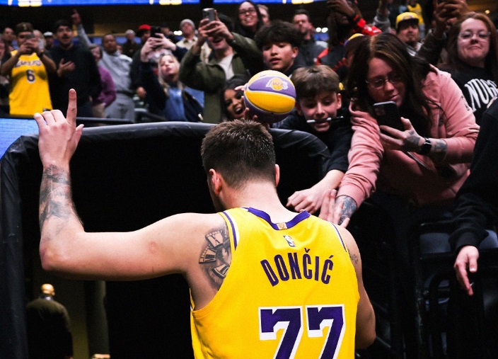 Дончиќ стана најмлад кошаркар со 1.500 постигнати тројки во НБА (ВИДЕО)