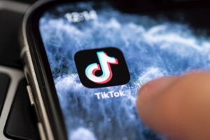 TikTok останува во САД
