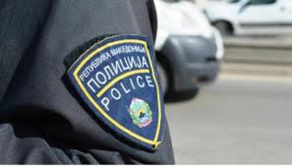 Агресивен маж физички нападнал полицаец за време на службена интервенција