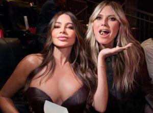 (Фото) Таа не излегува од дома без длабоко деколте: Софија Вергара повторно ги привлече сите погледи