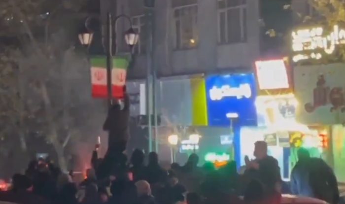 ПРОТЕСТИ ВО ИРАН: Околу 116 жртви и над 2.600 повредени во жестоките демонстрации, протестирачите прогласени за Божји непријатели