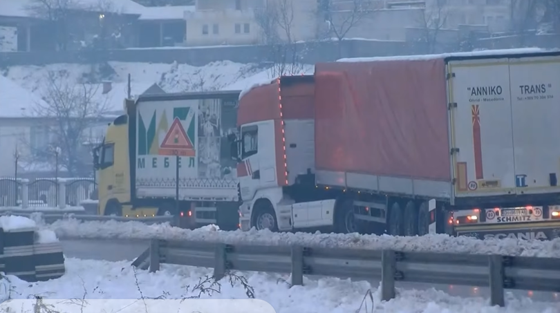 Камионџиите од утре ќе ги блокираат сите гранични премини во знак на протест поради правилата на ЕУ за престој во Шенген-зоната