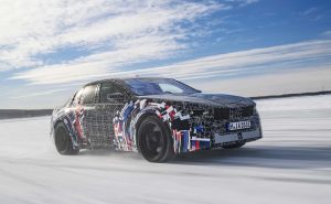 Вечерно кино: Електричниот BMW М3 испушта звуци од вистински мотори