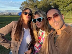 (Фото) Софија Вергара објави стари фотографии, таа изгледа апсолутно исто