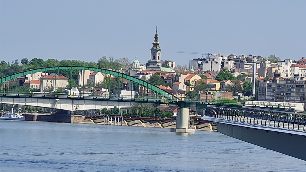 ВО СРБИЈА СЕ ПОВЕЌЕ СЕ ЖИВЕЕ НА КРЕДИТ, вкупниот долг кон банките од граѓаните порасна за 19 отсто